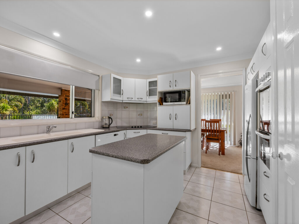 54 Glenross Drive, Pine Mountain, QLD 4306