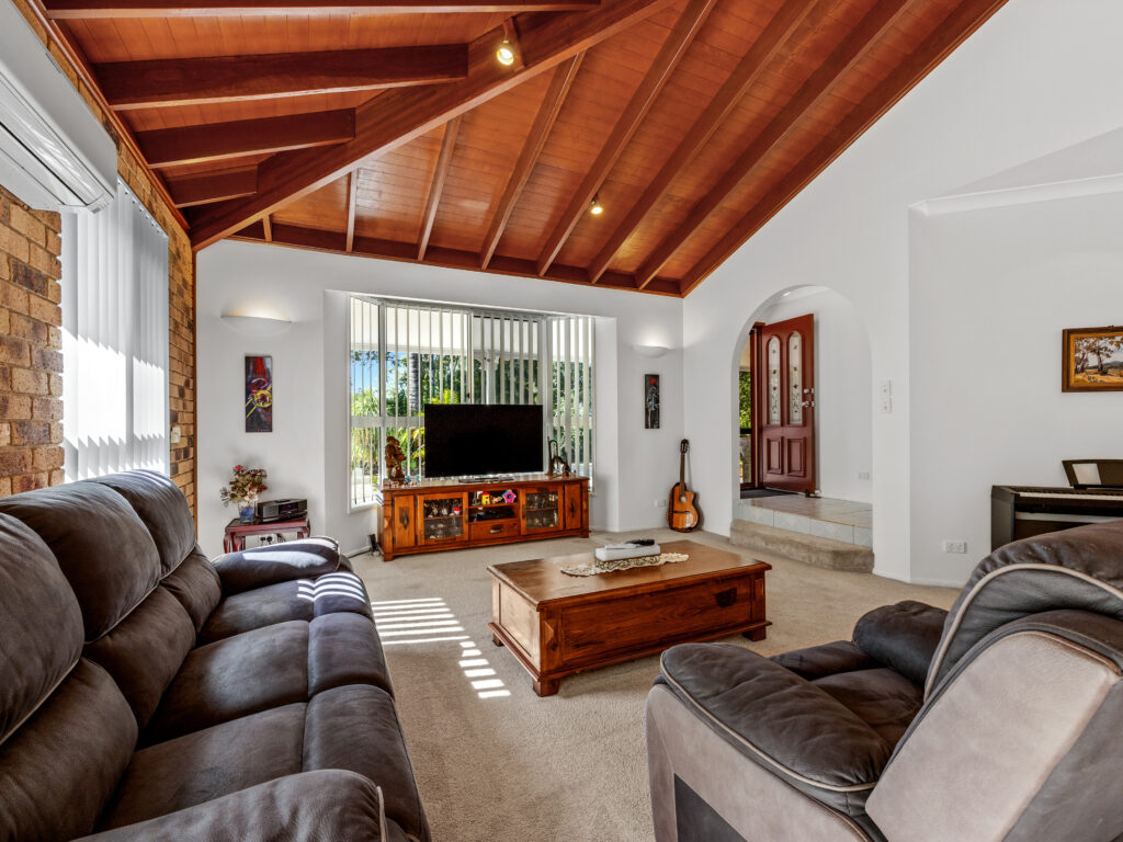 54 Glenross Drive, Pine Mountain, QLD 4306