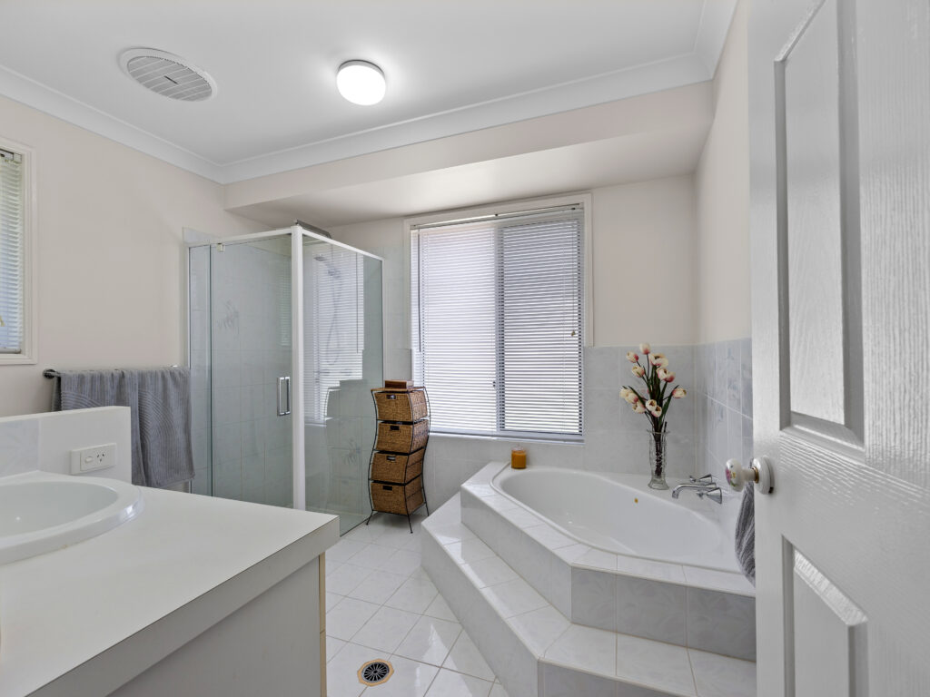 54 Glenross Drive, Pine Mountain, QLD 4306