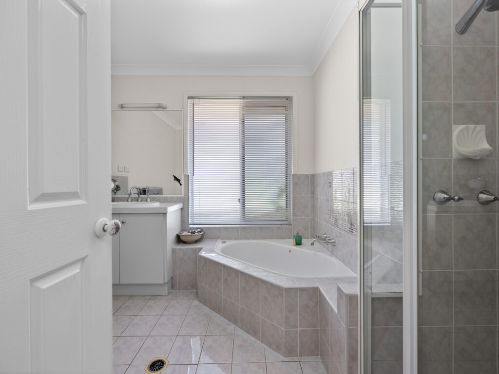 54 Glenross Drive, Pine Mountain, QLD 4306