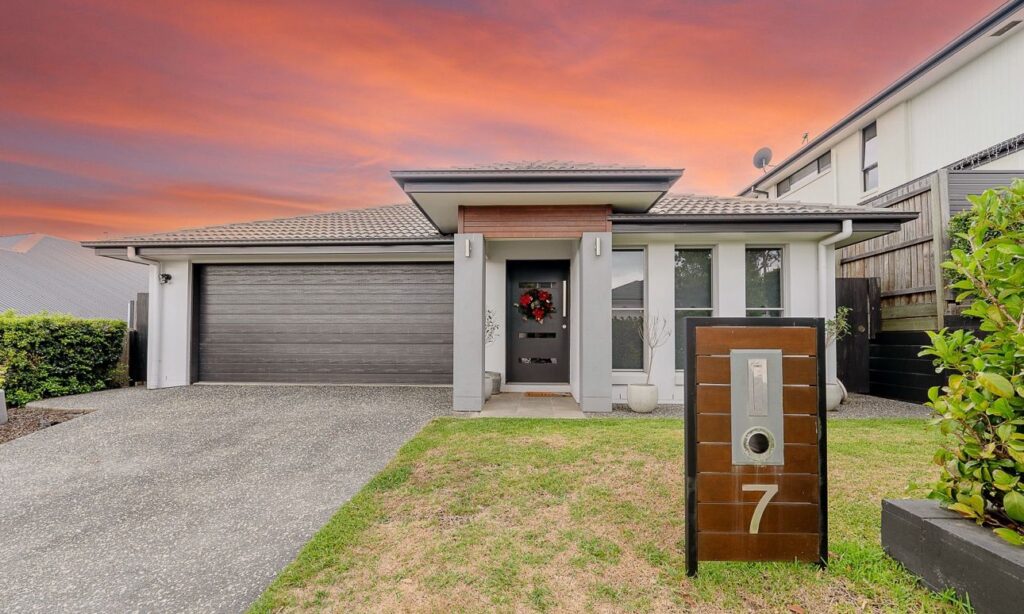7 Mapleton Street, South Ripley, QLD 4306
