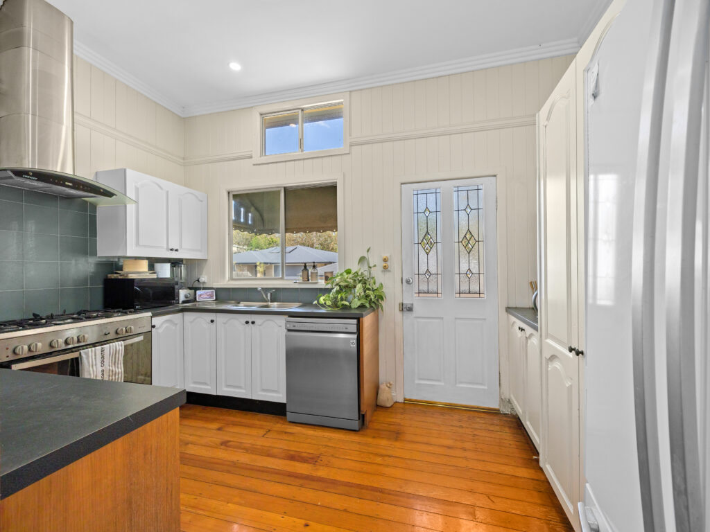 6 Carl Lane, North Ipswich, QLD 4305