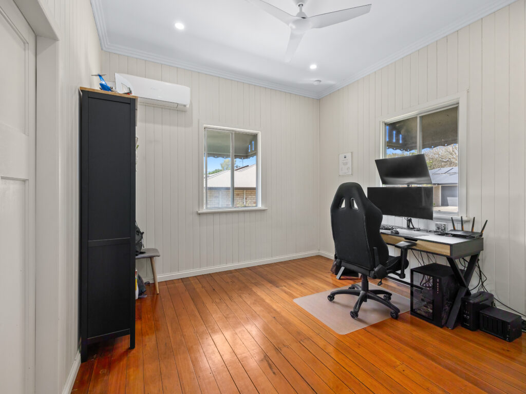 6 Carl Lane, North Ipswich, QLD 4305