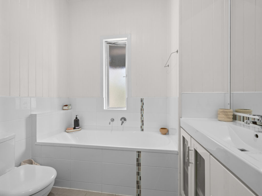6 Carl Lane, North Ipswich, QLD 4305