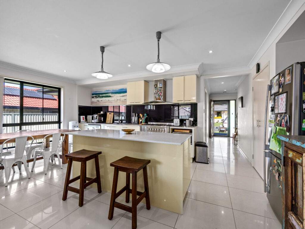 73 Kordan Boulevard, Raceview, QLD 4305