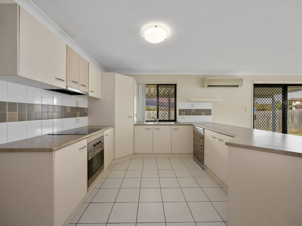 28 Brittany Crescent, Raceview, QLD 4305