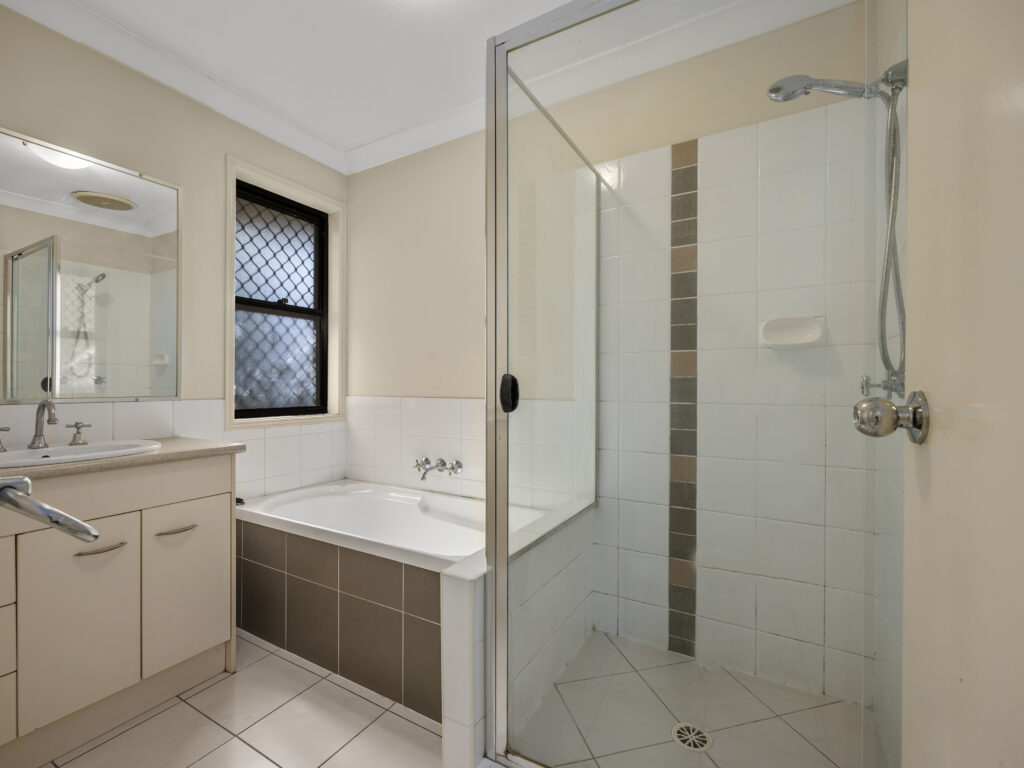 28 Brittany Crescent, Raceview, QLD 4305