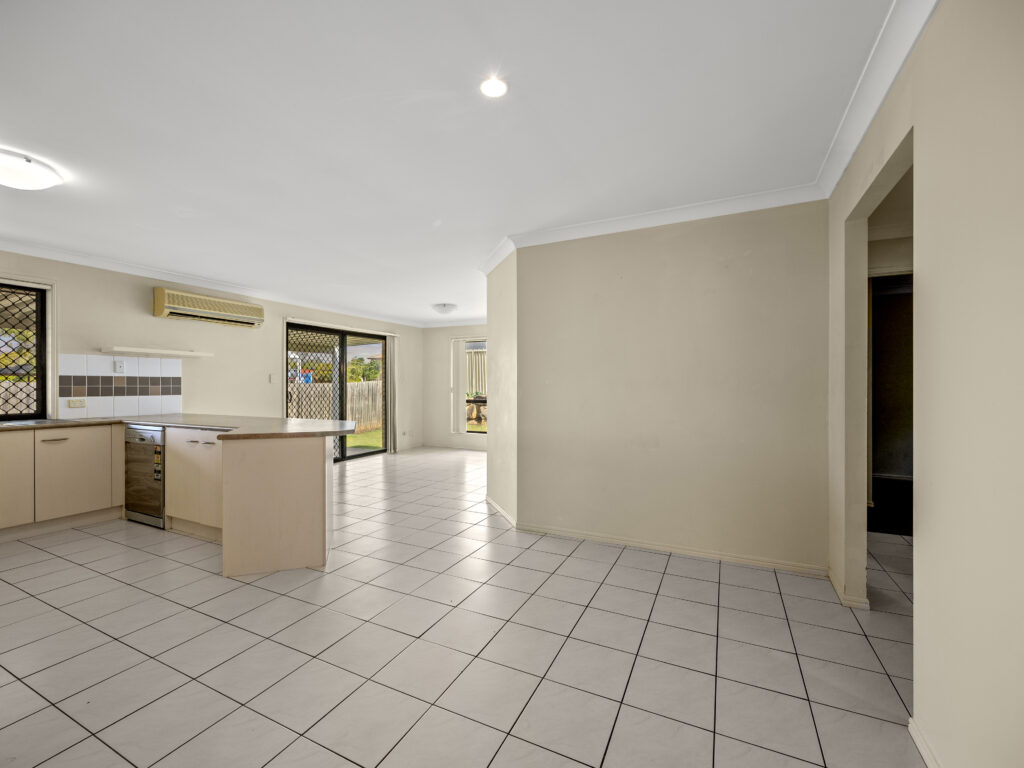 28 Brittany Crescent, Raceview, QLD 4305
