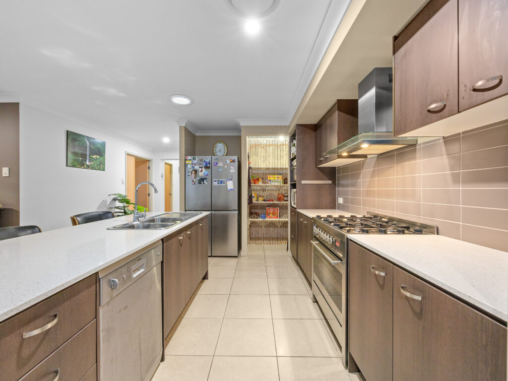 33 Benezet Drive, Augustine Heights, QLD 4300