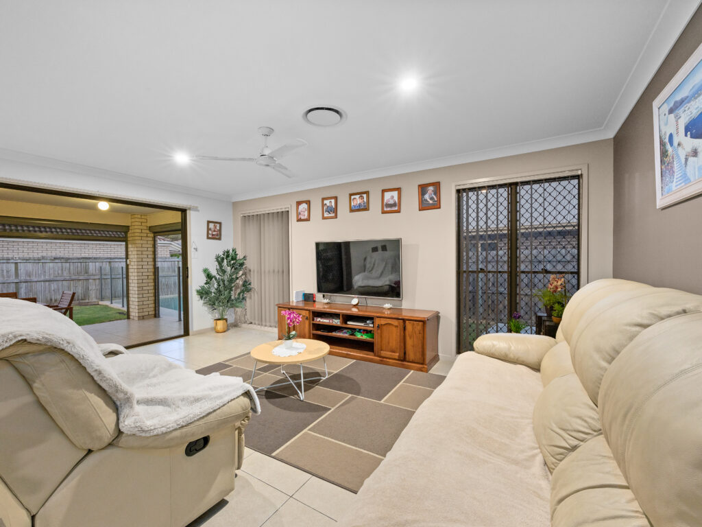 33 Benezet Drive, Augustine Heights, QLD 4300
