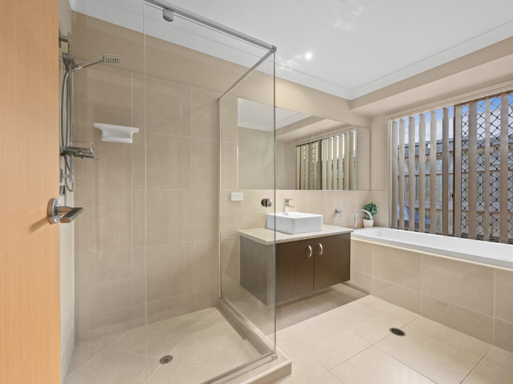 33 Benezet Drive, Augustine Heights, QLD 4300