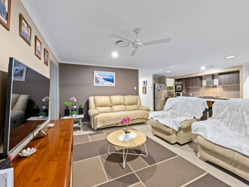 33 Benezet Drive, Augustine Heights, QLD 4300