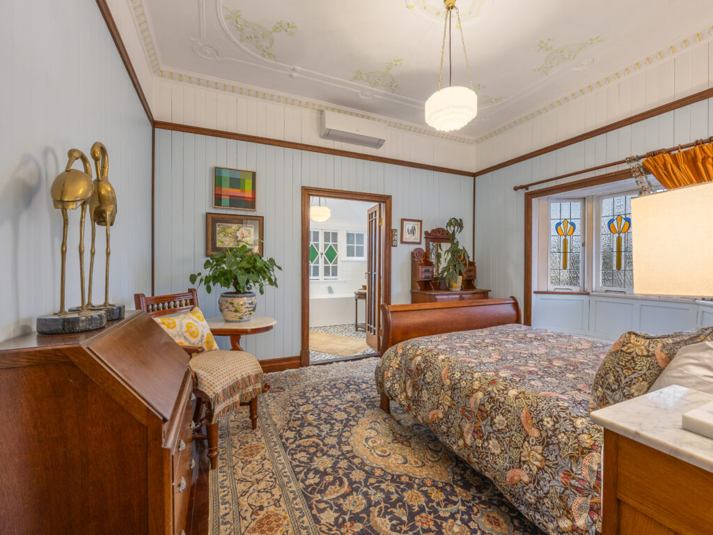 72 Glebe Road, Newtown, QLD 4305