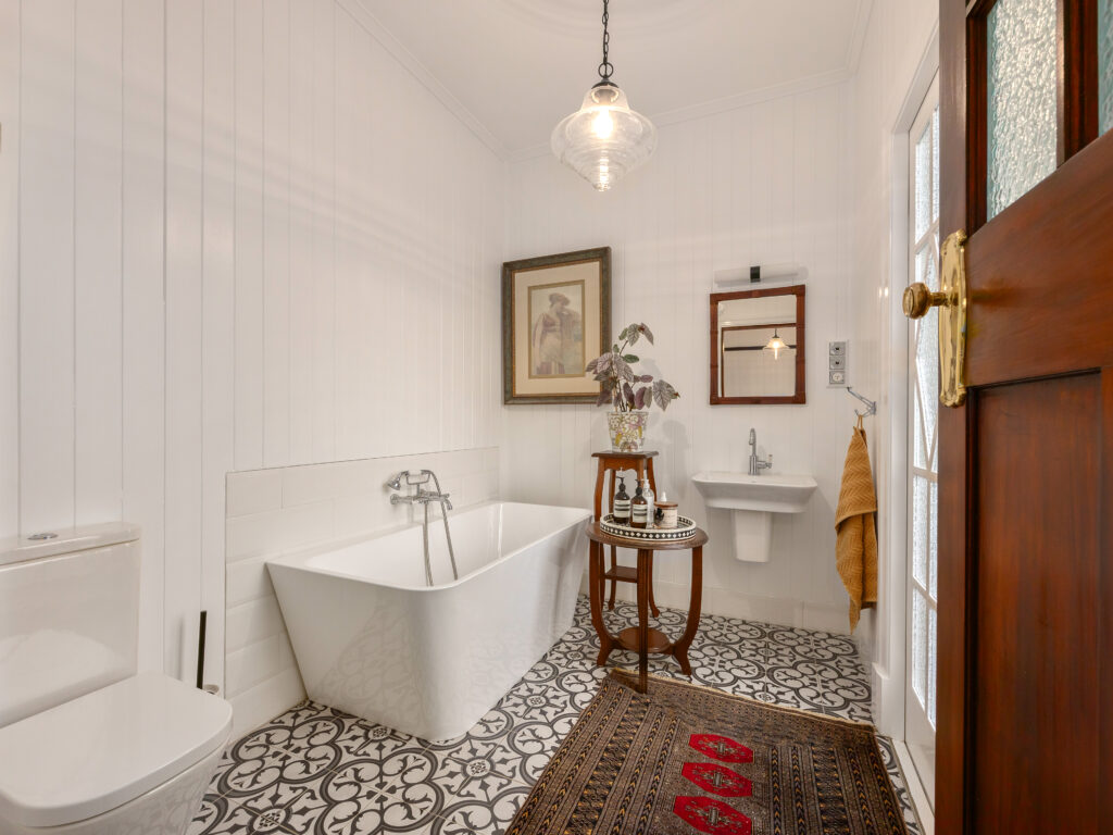72 Glebe Road, Newtown, QLD 4305
