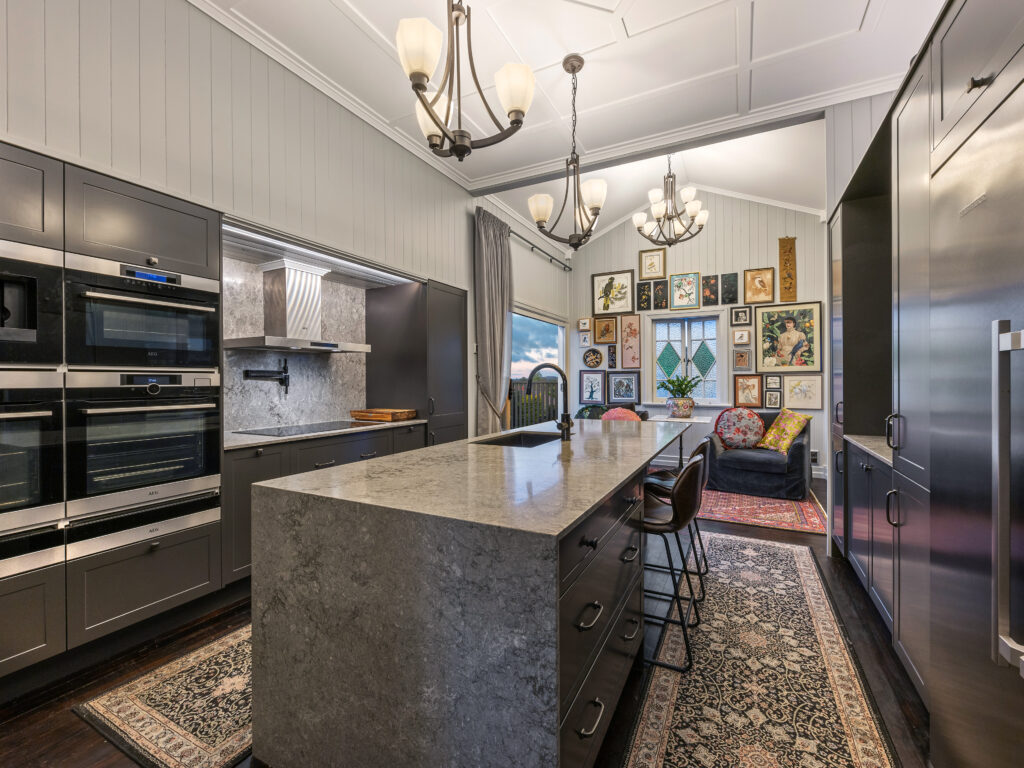 72 Glebe Road, Newtown, QLD 4305