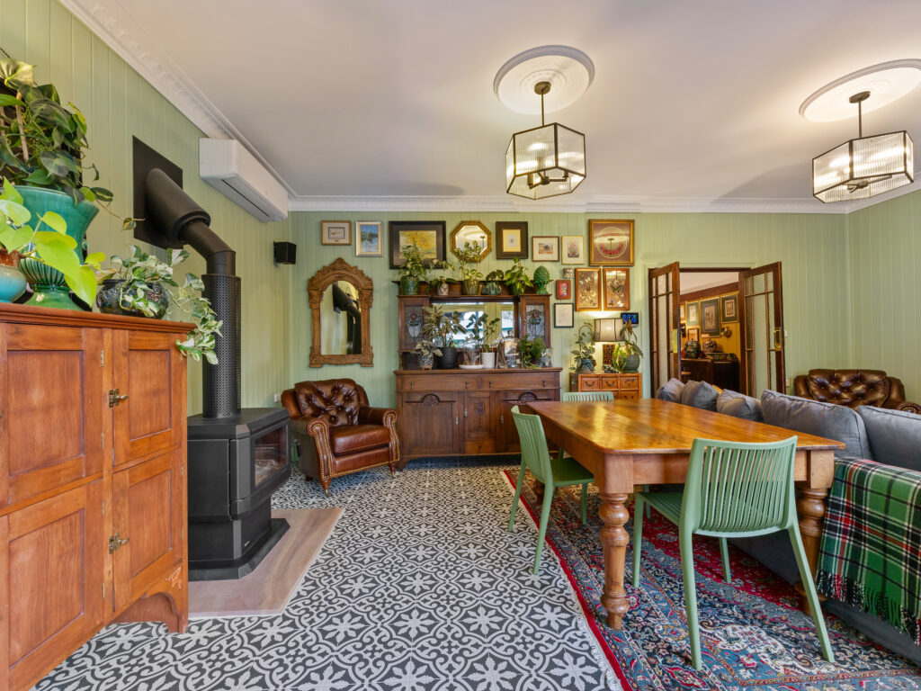 72 Glebe Road, Newtown, QLD 4305