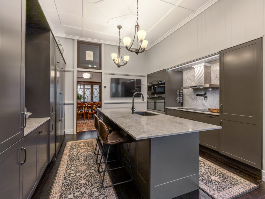 72 Glebe Road, Newtown, QLD 4305