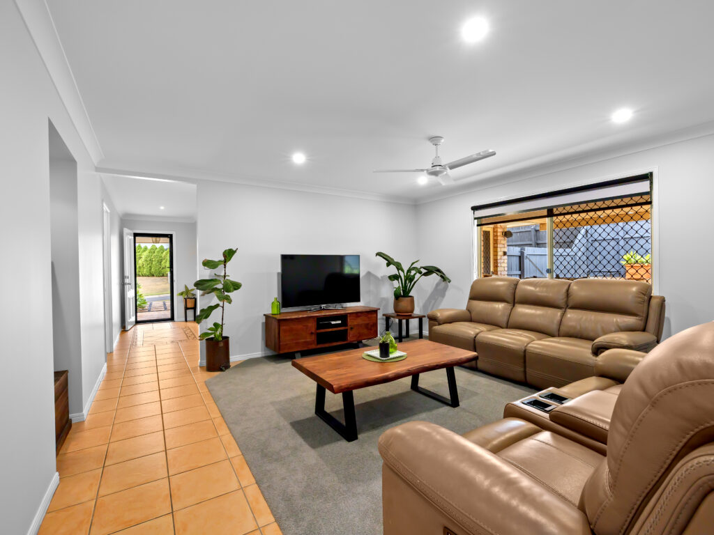 13 Chestnut Drive, Flinders View, QLD 4305