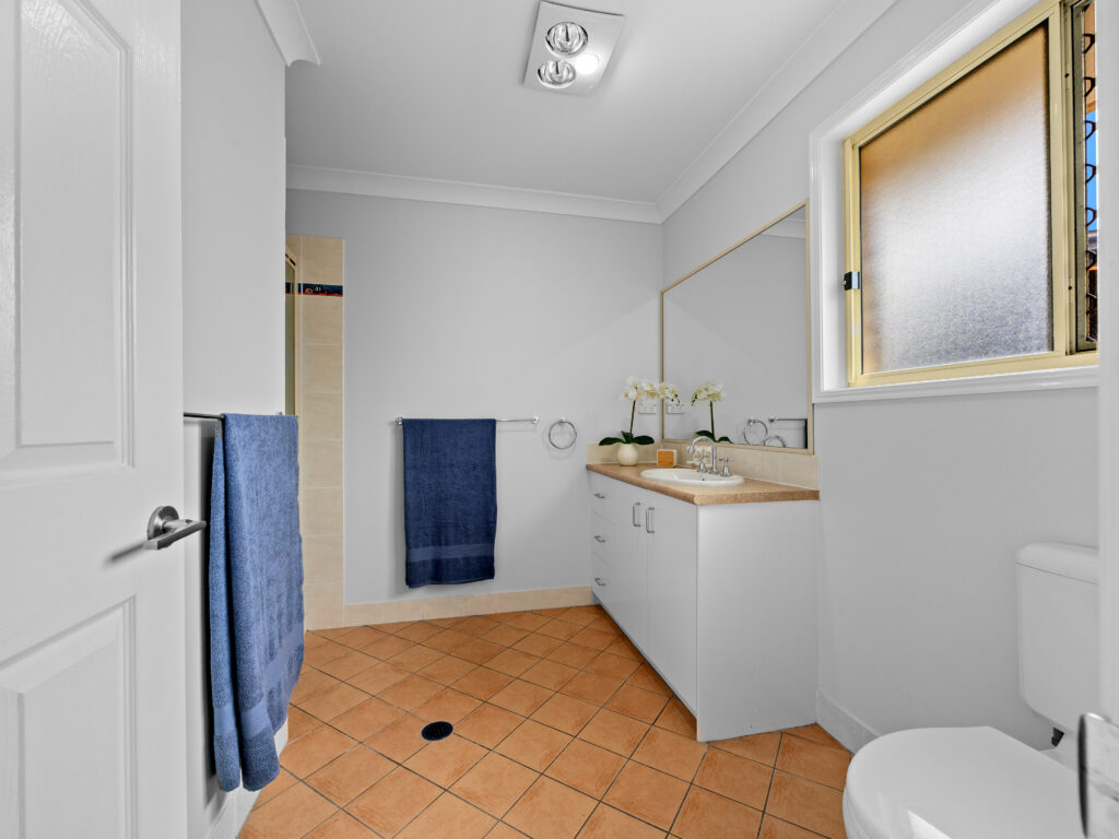 13 Chestnut Drive, Flinders View, QLD 4305