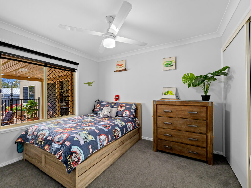 13 Chestnut Drive, Flinders View, QLD 4305