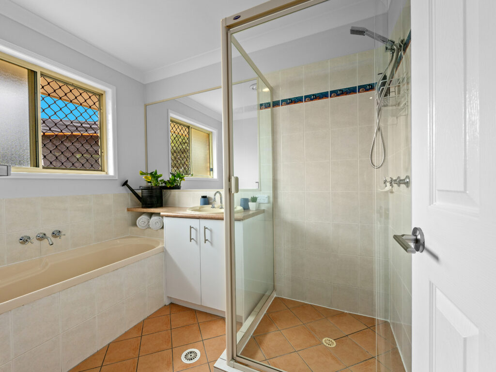 13 Chestnut Drive, Flinders View, QLD 4305