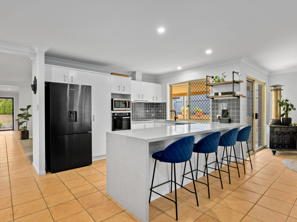 13 Chestnut Drive, Flinders View, QLD 4305