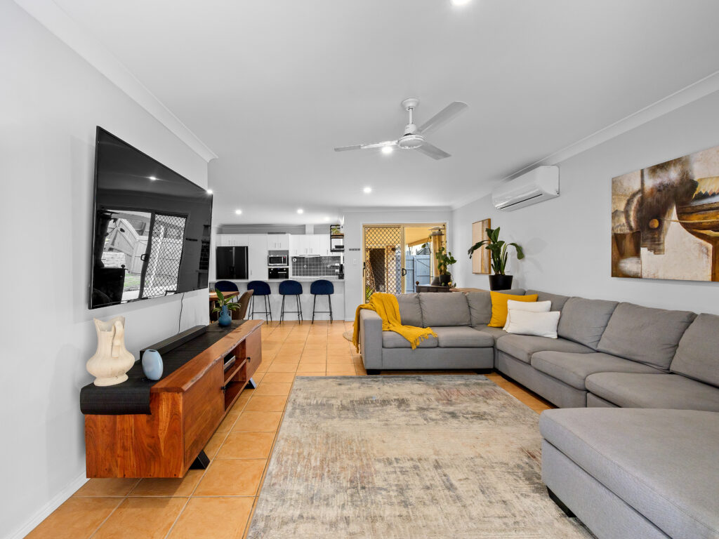 13 Chestnut Drive, Flinders View, QLD 4305