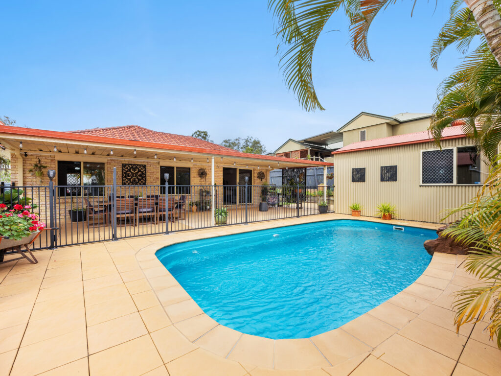 13 Chestnut Drive, Flinders View, QLD 4305