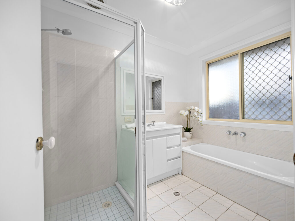 19 Clarendon Circuit, Forest Lake, QLD 4078