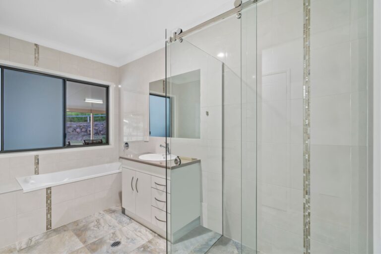 5 Weigel Road, Summerholm, QLD 4341