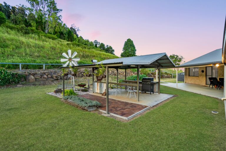 5 Weigel Road, Summerholm, QLD 4341