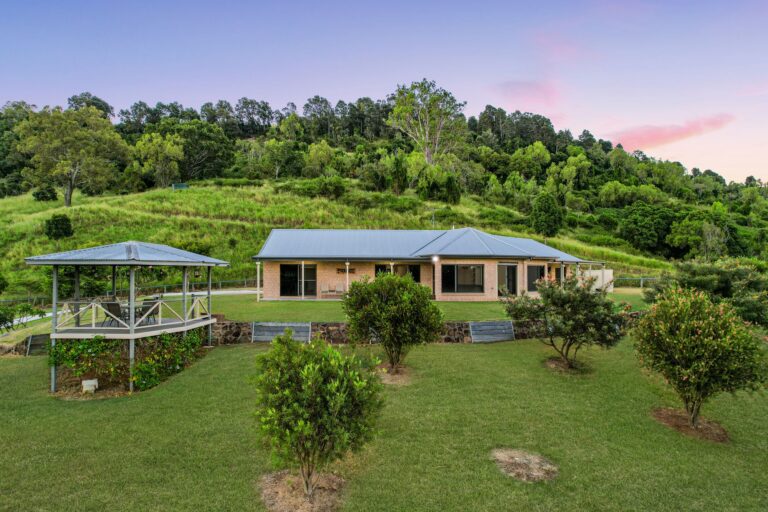 5 Weigel Road, Summerholm, QLD 4341