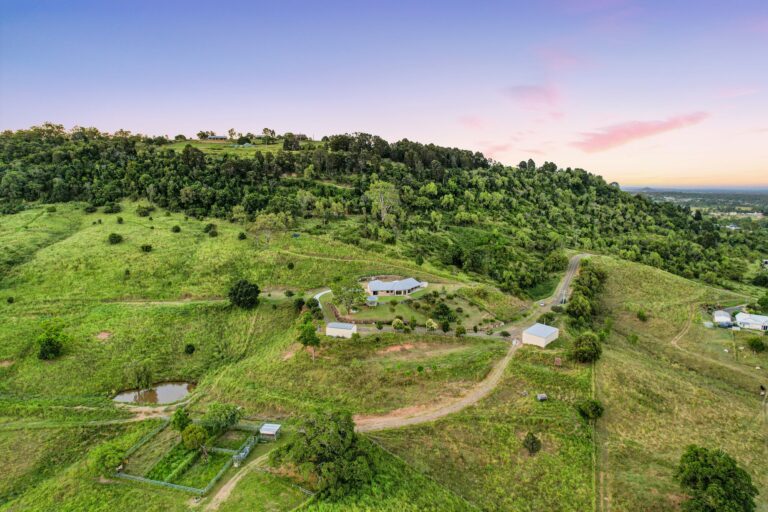 5 Weigel Road, Summerholm, QLD 4341