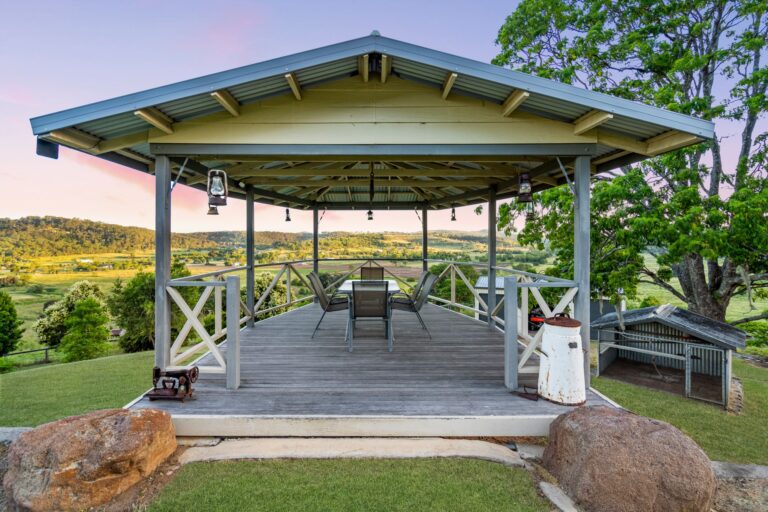 5 Weigel Road, Summerholm, QLD 4341
