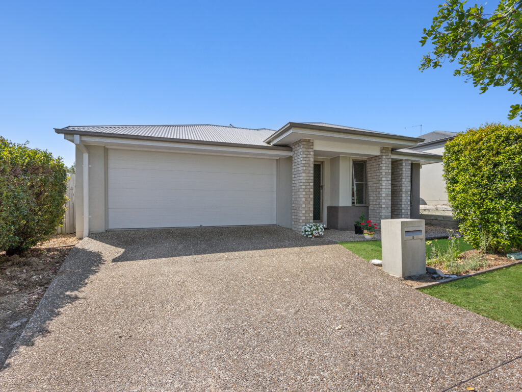5 John Carroll Way, Redbank Plains, QLD 4301