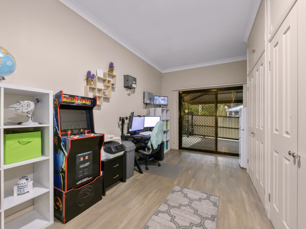 3 Addison Road, Camira, QLD 4300