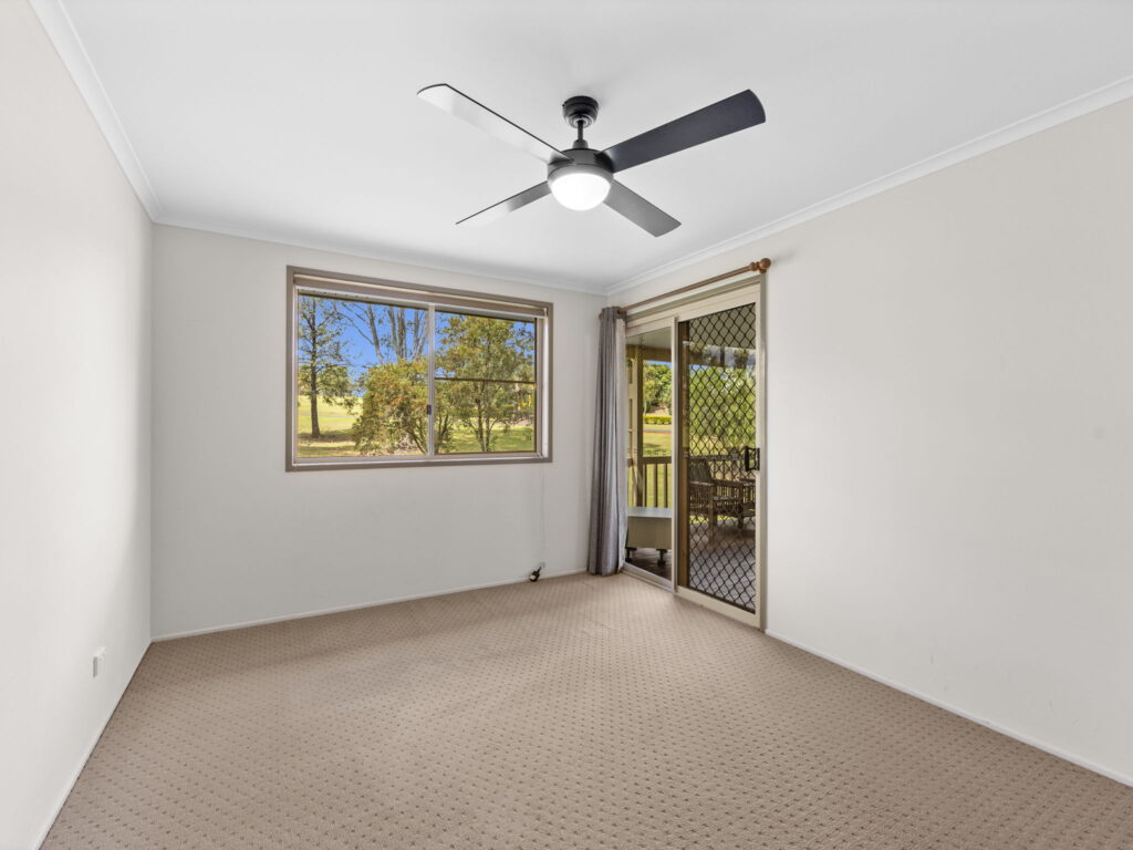 12 Deroydon Court, Adare, QLD 4343