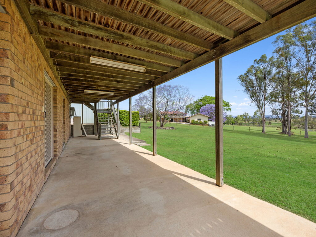 12 Deroydon Court, Adare, QLD 4343