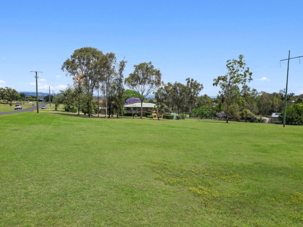 12 Deroydon Court, Adare, QLD 4343