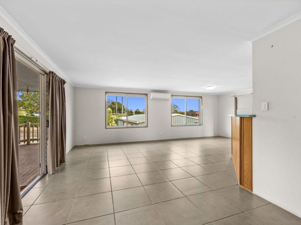 12 Deroydon Court, Adare, QLD 4343