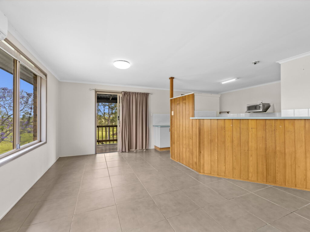 12 Deroydon Court, Adare, QLD 4343
