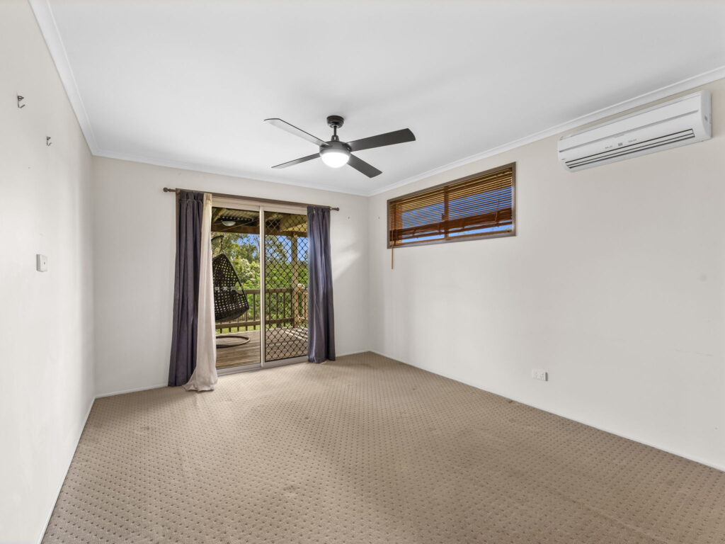 12 Deroydon Court, Adare, QLD 4343