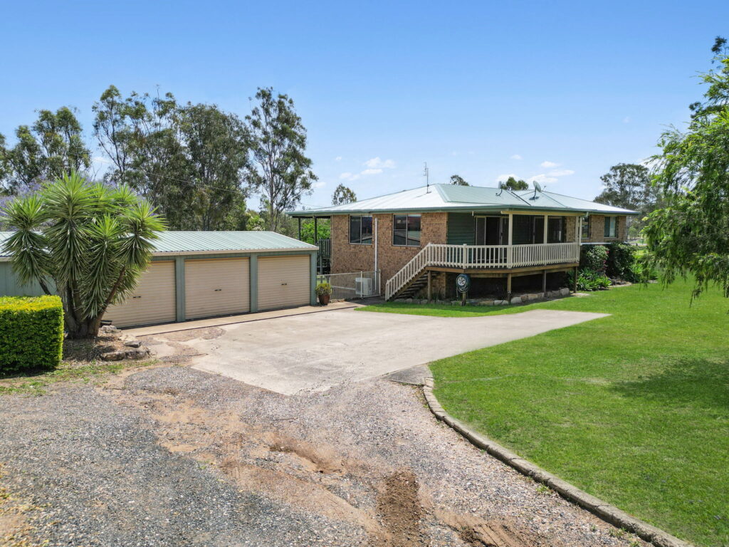 12 Deroydon Court, Adare, QLD 4343