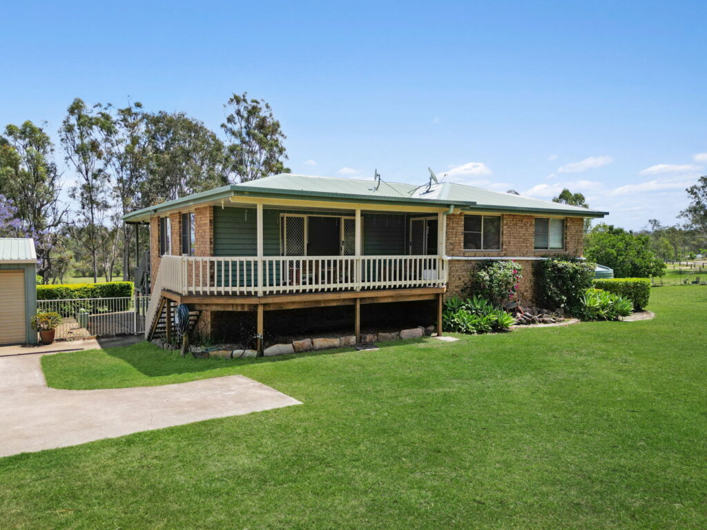 12 Deroydon Court, Adare, QLD 4343