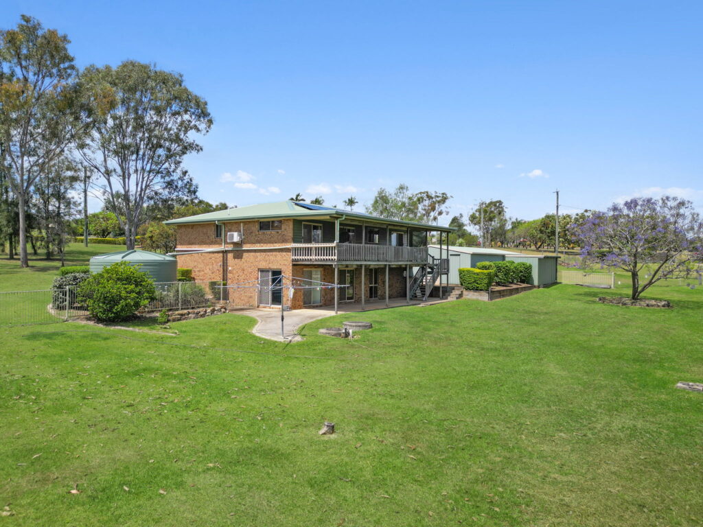 12 Deroydon Court, Adare, QLD 4343