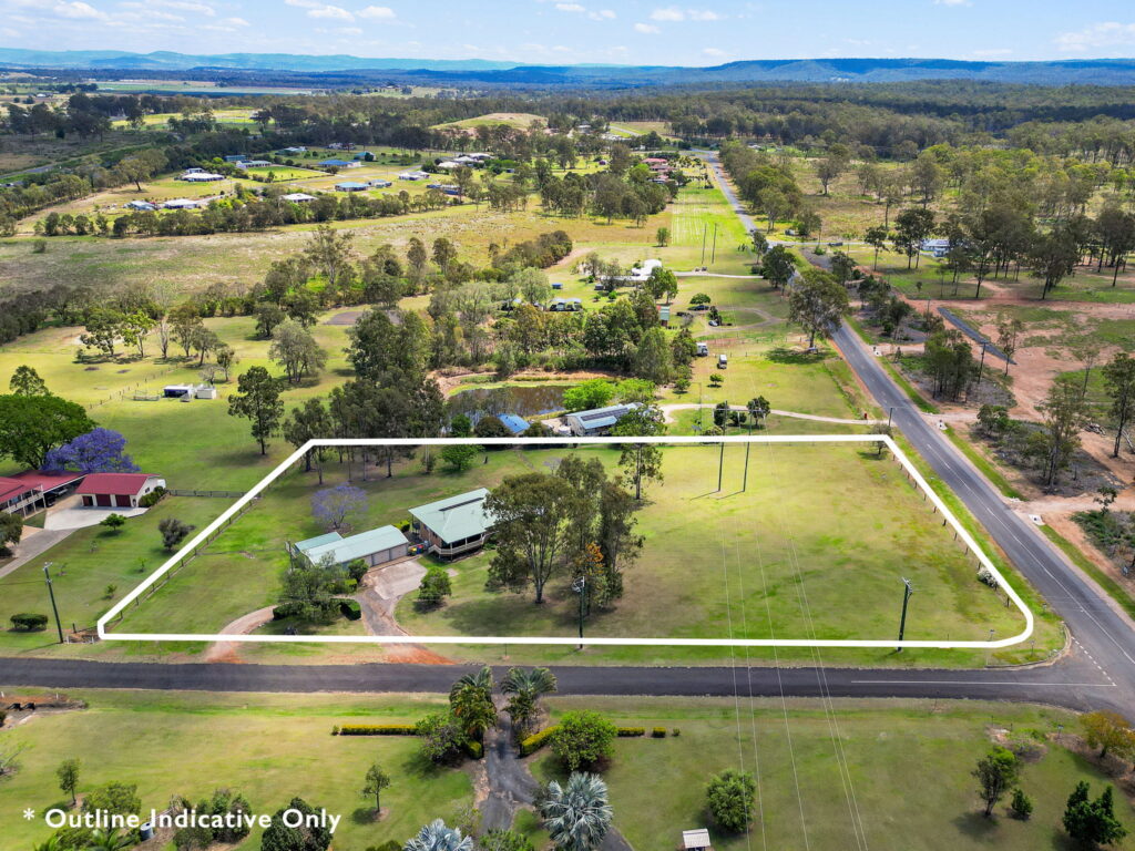 12 Deroydon Court, Adare, QLD 4343