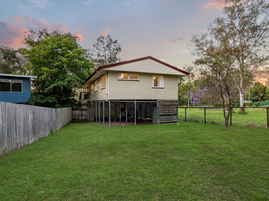 15 Queen Street, Blackstone, QLD 4304