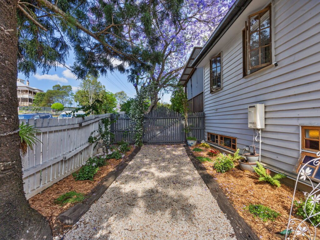 35 Chermside Road, Eastern Heights, QLD 4305
