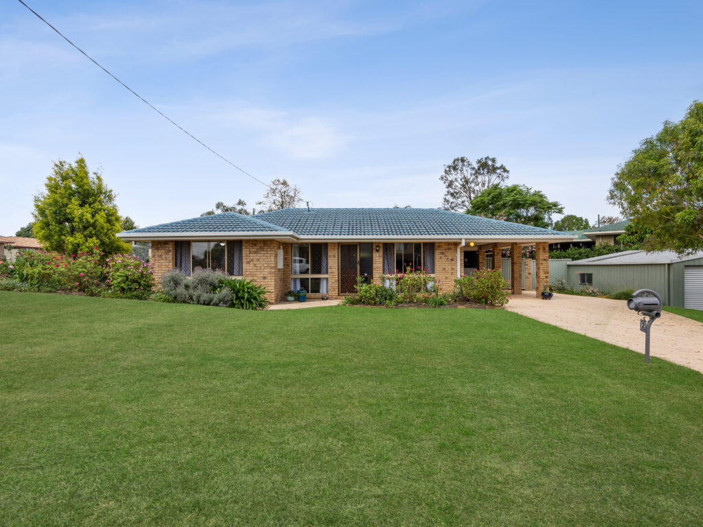 2 Murrumba Court, Flinders View, QLD 4305