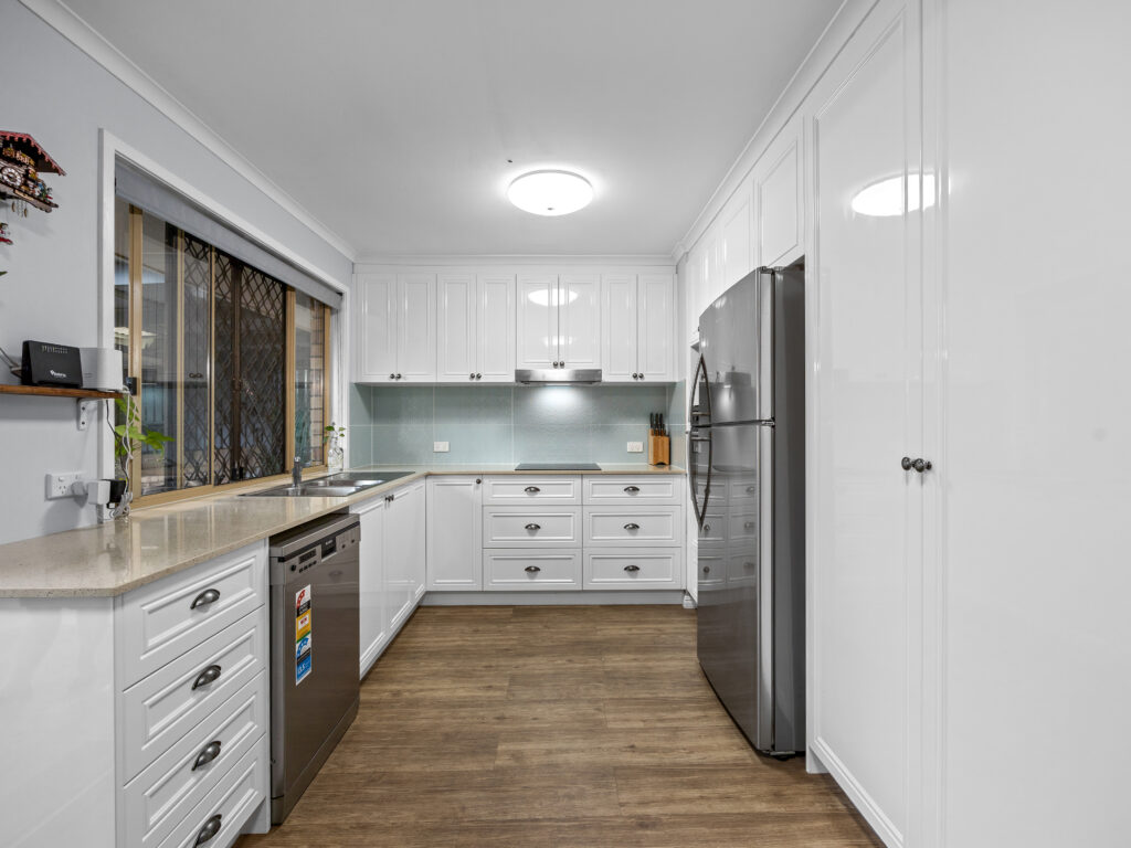 2 Murrumba Court, Flinders View, QLD 4305